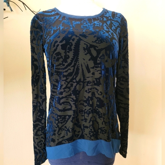 Simply Vera Vera Wang Tops - NWOT Simply Vera Vera Wang S Velvet Black to blue Long Sleeve Blouse